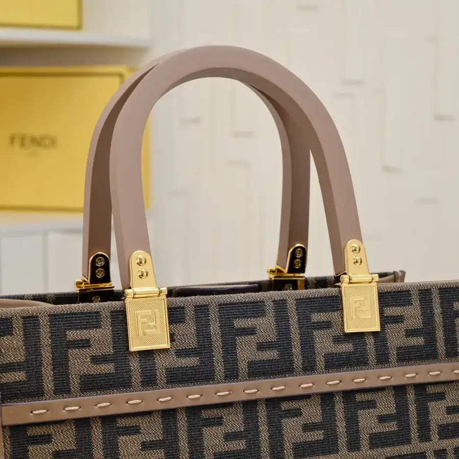 FÉNĐI TOTE Sun Tote with Grained Calfskin Handles