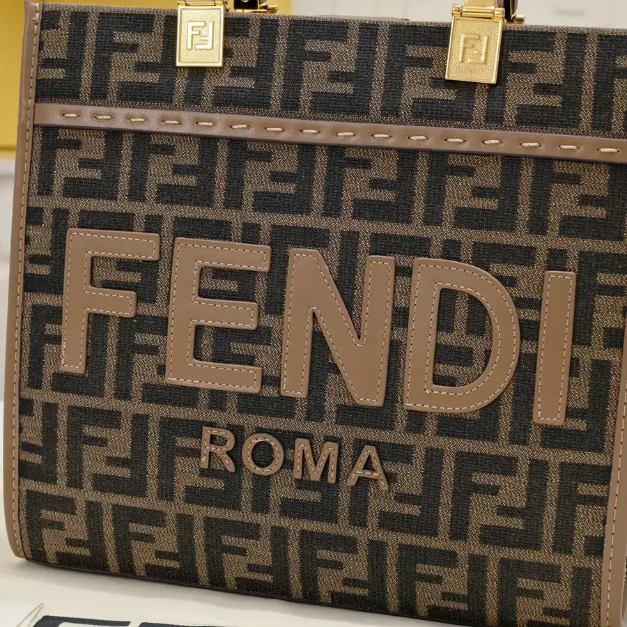 FÉNĐI TOTE Sun Tote with Grained Calfskin Handles