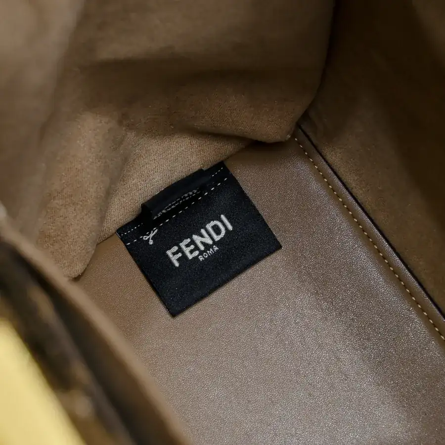 FÉNĐI TOTE Sun Tote with Grained Calfskin Handles