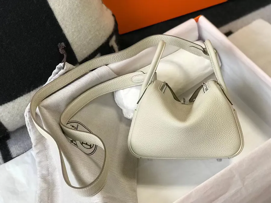 Mini Lindy Togo Bag in Top Grain Calfskin with Silver Clasp