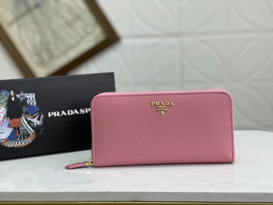 Classic Single Zip Wallet in Grained Calfskin