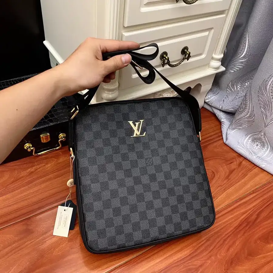 Pochette Voyage in Black Grained Calfskin