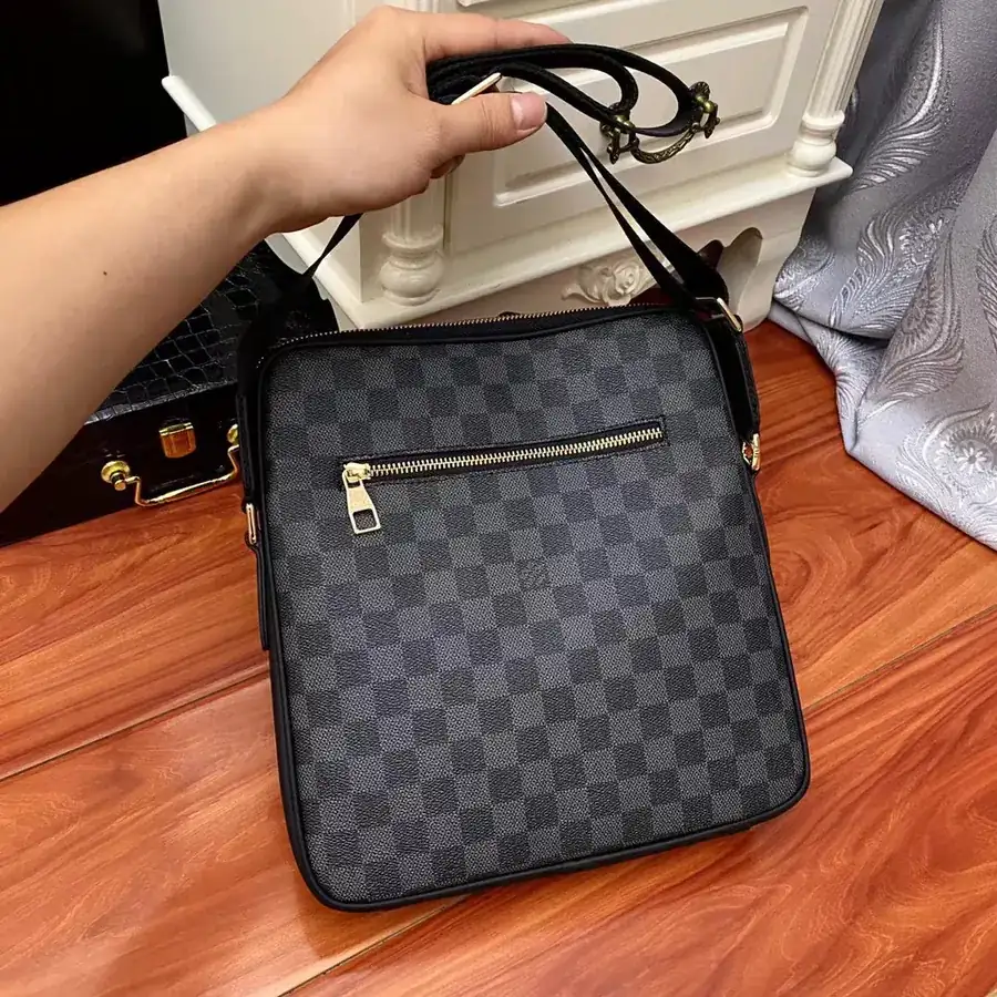 Pochette Voyage in Black Grained Calfskin