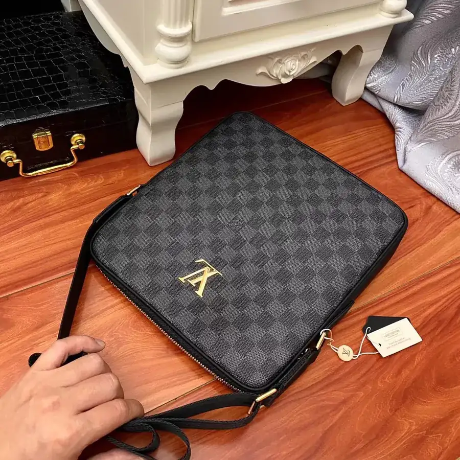 Pochette Voyage in Black Grained Calfskin