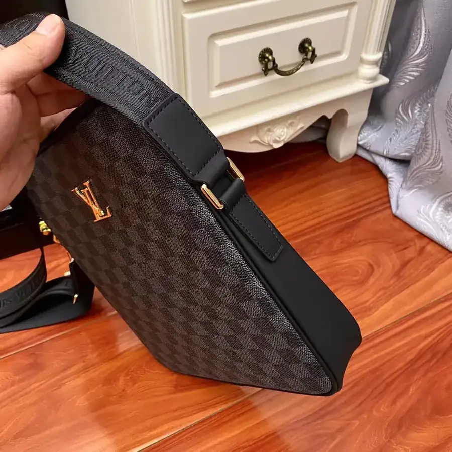 Pochette Voyage in Black Grained Calfskin