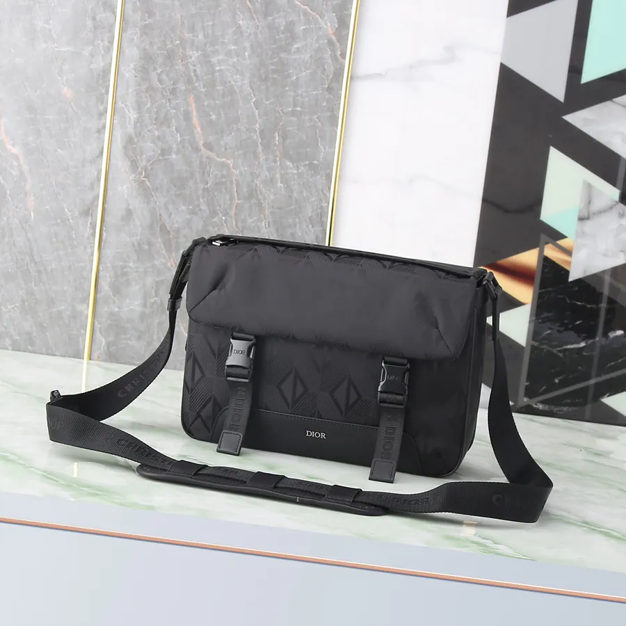 Explorer Messenger Bag Classic Design with High Fashion Touch
