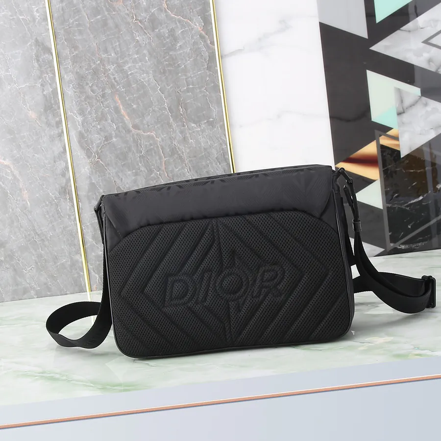 Explorer Messenger Bag Classic Design with High Fashion Touch