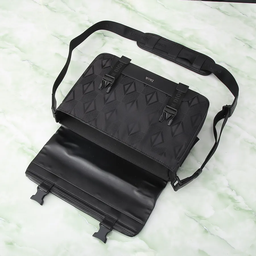 Explorer Messenger Bag Classic Design with High Fashion Touch