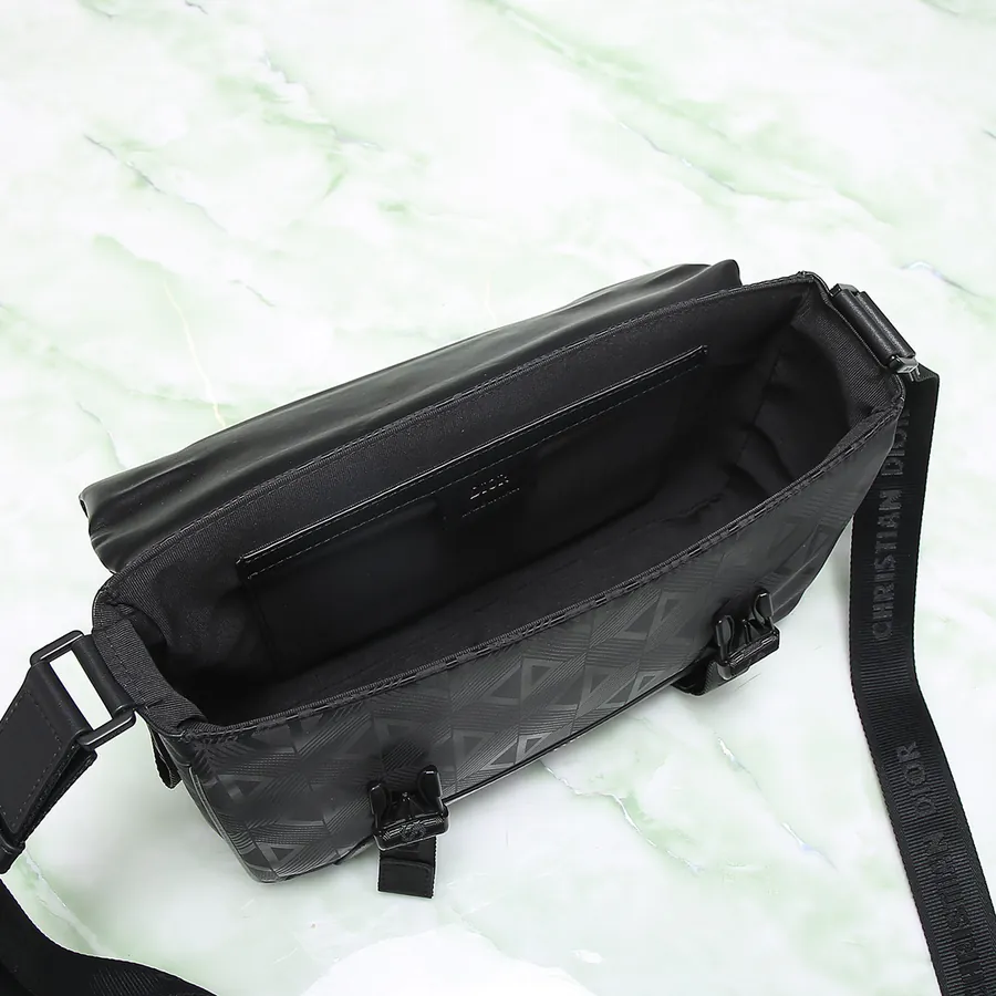 Explorer Messenger Bag Classic Design with High Fashion Touch