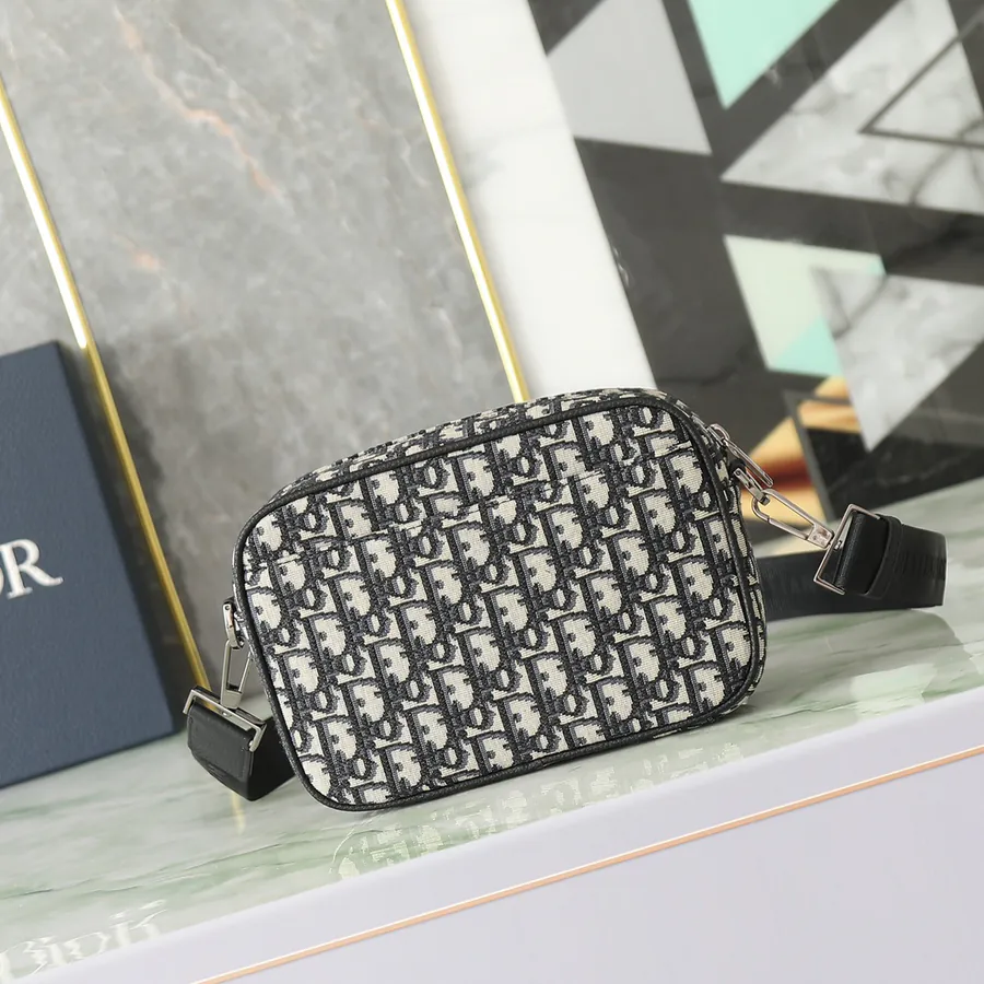 Safari Messenger Bag Practical and Compact for Daily Use