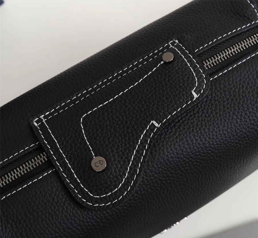 Lingot 22 Handbag Modern Design with Oblique Print and Grained Calfskin Details