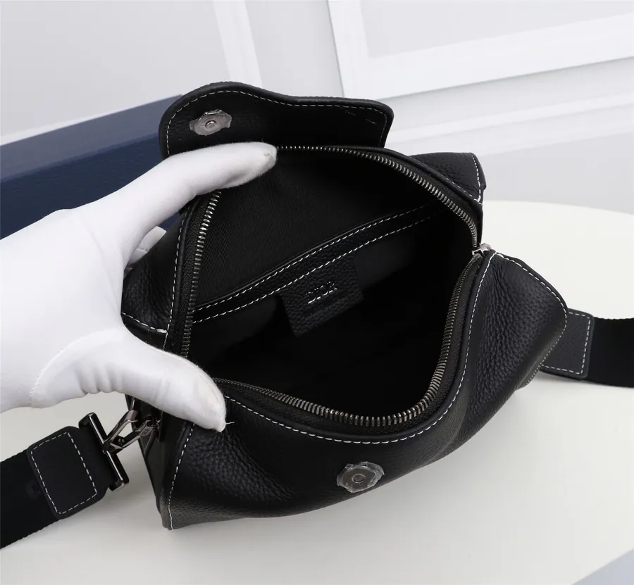 Lingot 22 Handbag Modern Design with Oblique Print and Grained Calfskin Details