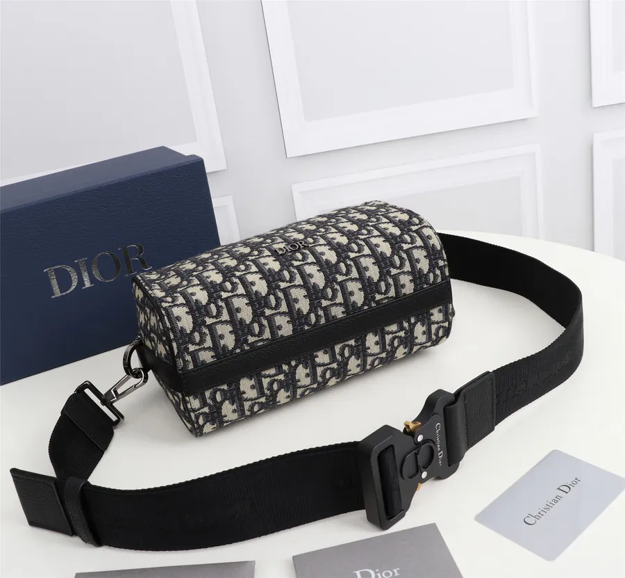 Lingot 22 Handbag Modern Design with Oblique Print and Grained Calfskin Details