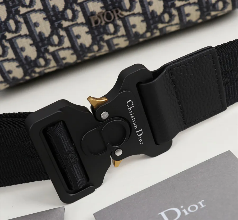 Lingot 22 Handbag Modern Design with Oblique Print and Grained Calfskin Details