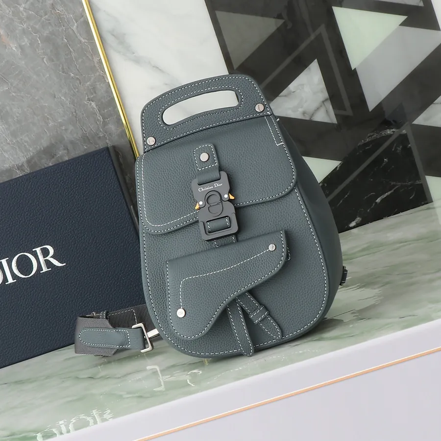Gallop Shoulder Bag Elegantly Designed with Grained Calfskin