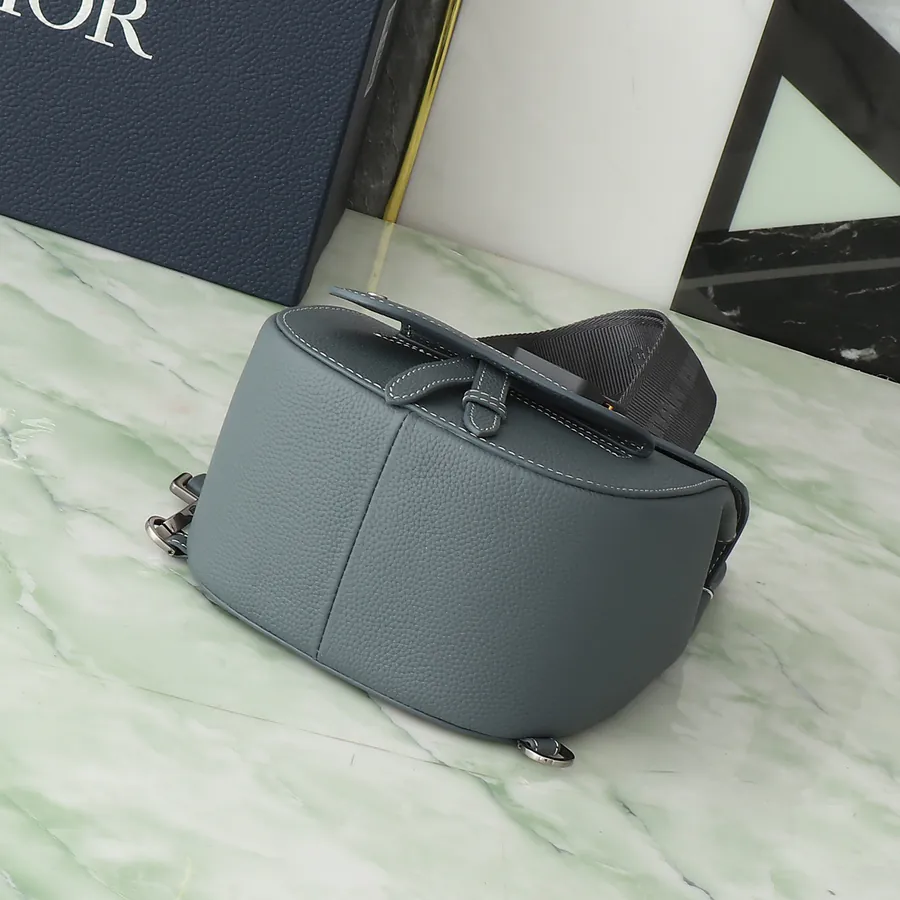 Gallop Shoulder Bag Elegantly Designed with Grained Calfskin