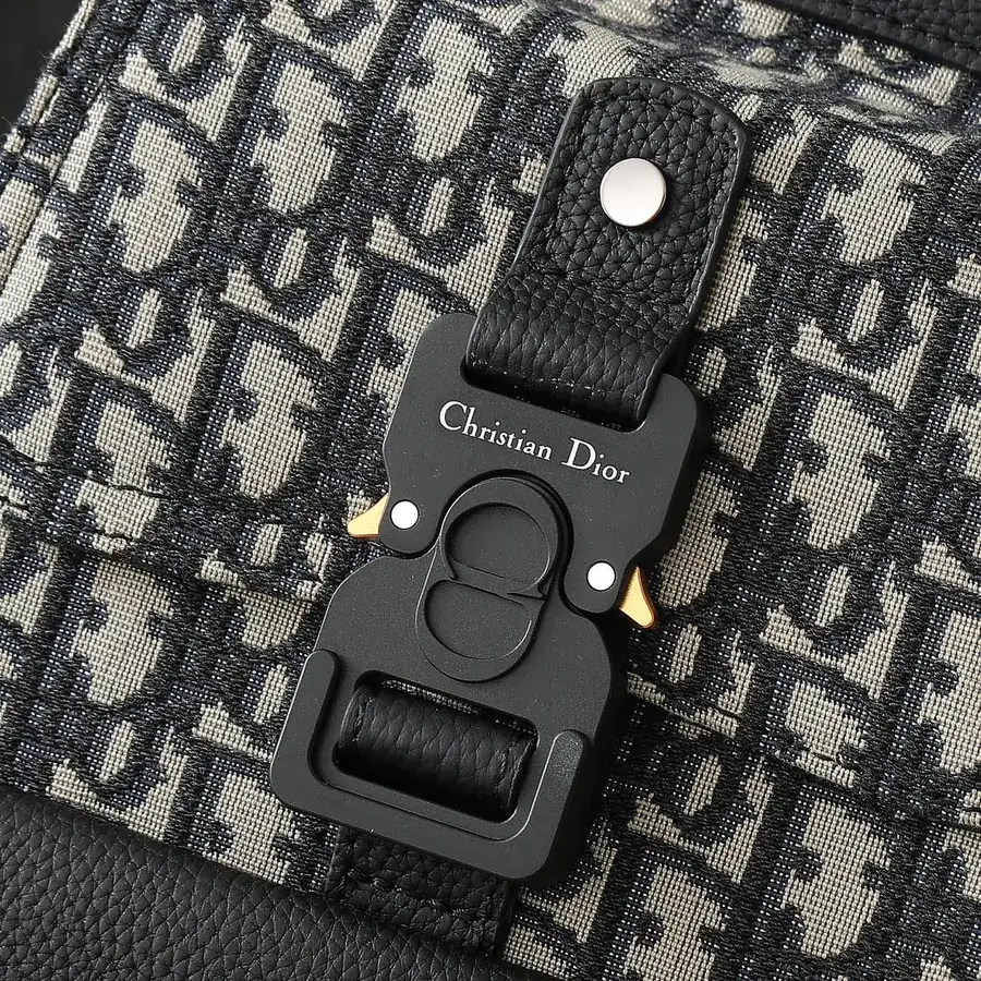 Gallop Shoulder Bag with Cistian Logo