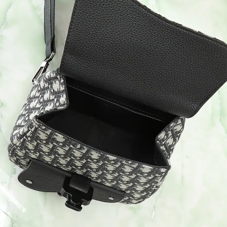 Gallop Shoulder Bag with Cistian Logo
