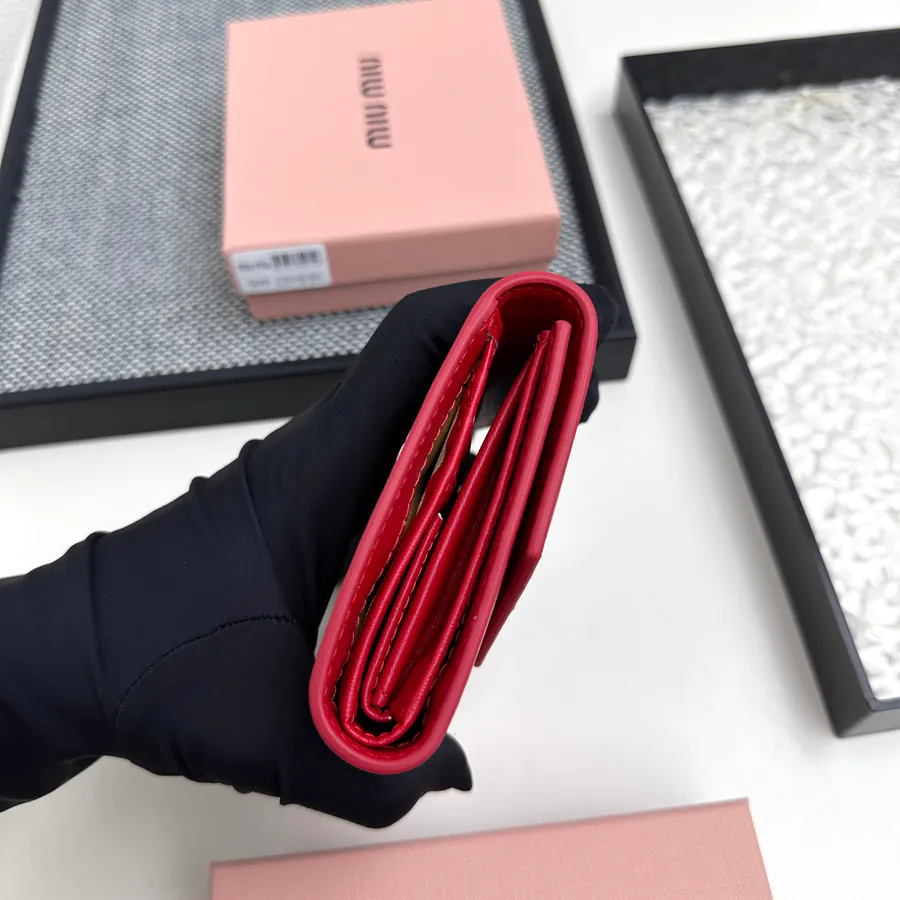 Miu Miu New Arrival Premium Leather Wallet with Elegant Finish