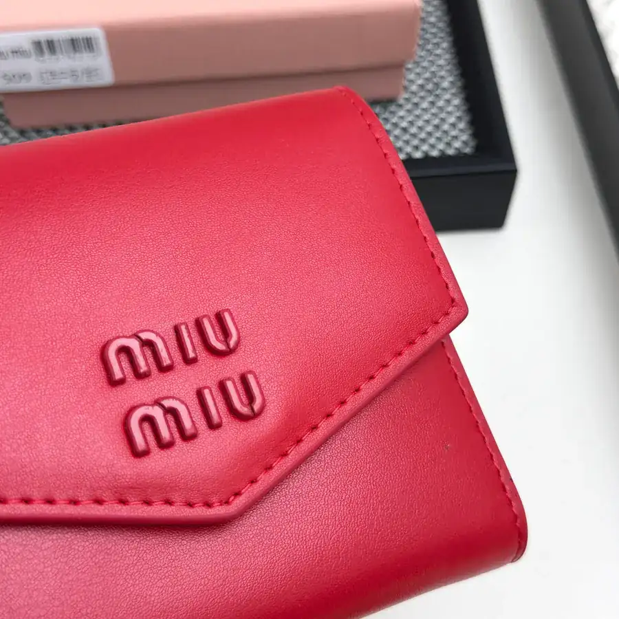 Miu Miu New Arrival Premium Leather Wallet with Elegant Finish