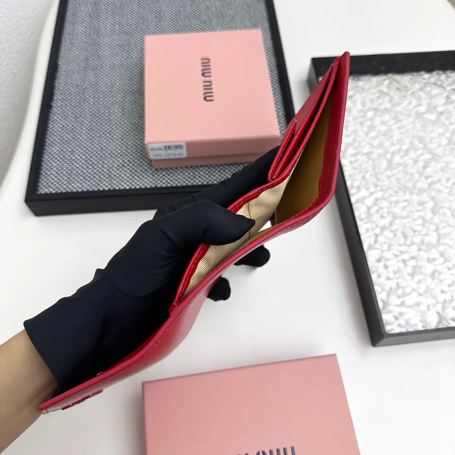 Miu Miu New Arrival Premium Leather Wallet with Elegant Finish