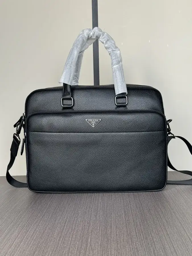 Prada Premium Zippered Bucket Bag 2024 New Trendy Design
