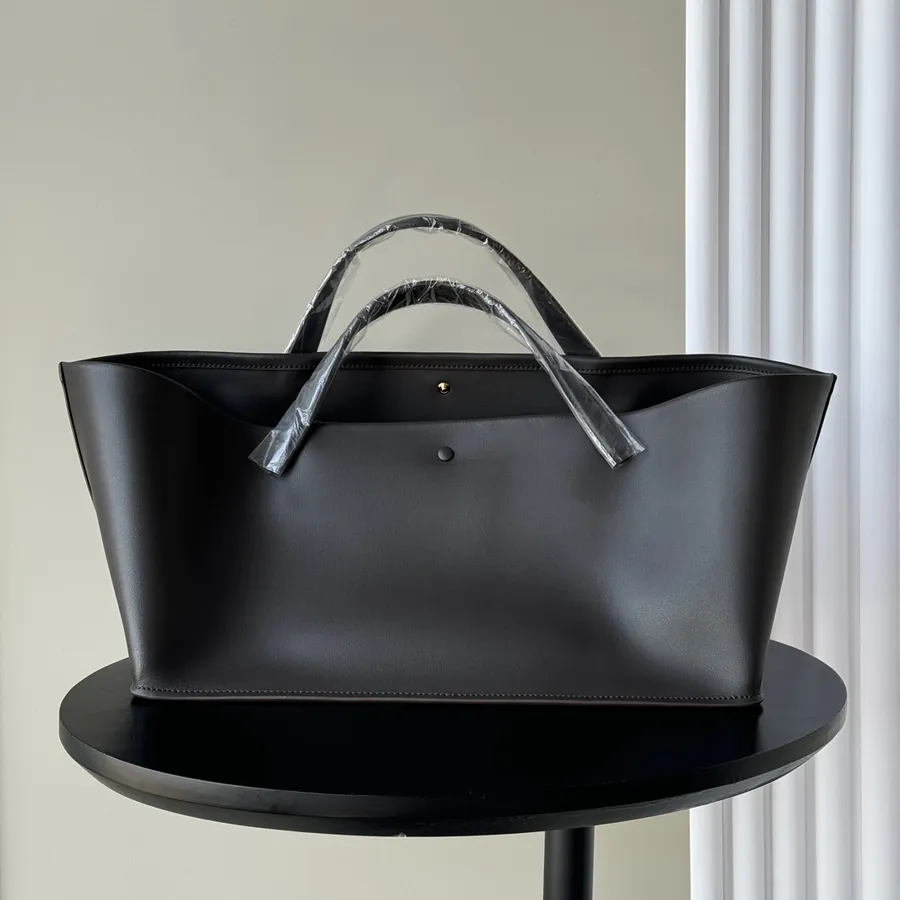 TheRow Idaho Bag in Chocolate