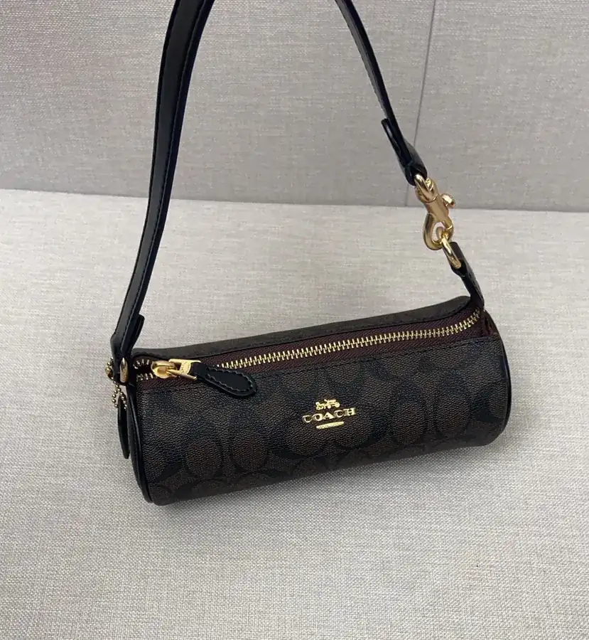 Coach 5 Month New Bucket Bag Stylish and Versatile