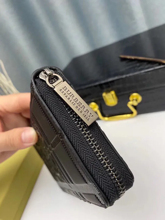 Burberry Exclusive New Mini Zip Wallet