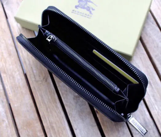 Burberry Exclusive New Mini Zip Wallet