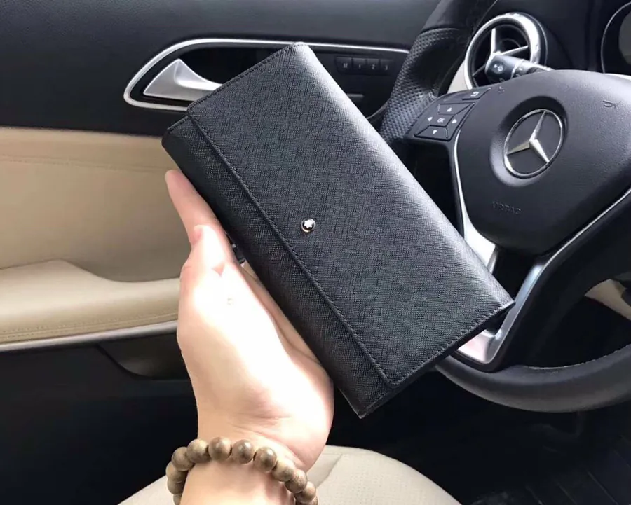 MONTBLANC New Wallet in Black Grained Calfskin