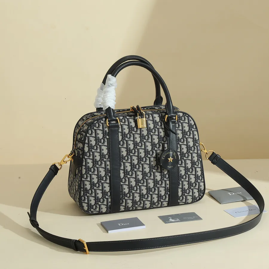 D Vibe Bowling Bag Large Sporty and Minimalist Style