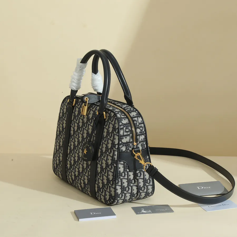 D Vibe Bowling Bag Large Sporty and Minimalist Style
