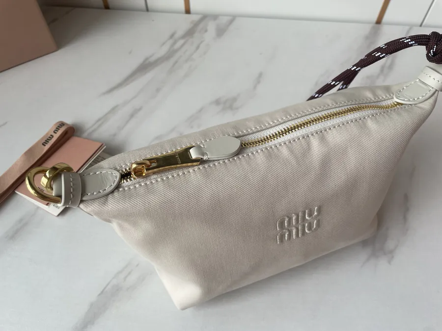 Miu New Canvas Lunch Tote in Canvas White