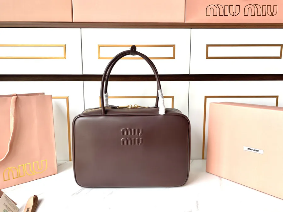 Beau Handbag in Grained Calfskin