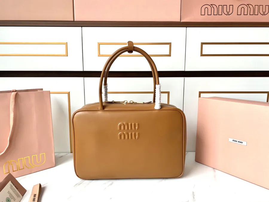 Beau Handbag in Grained Calfskin