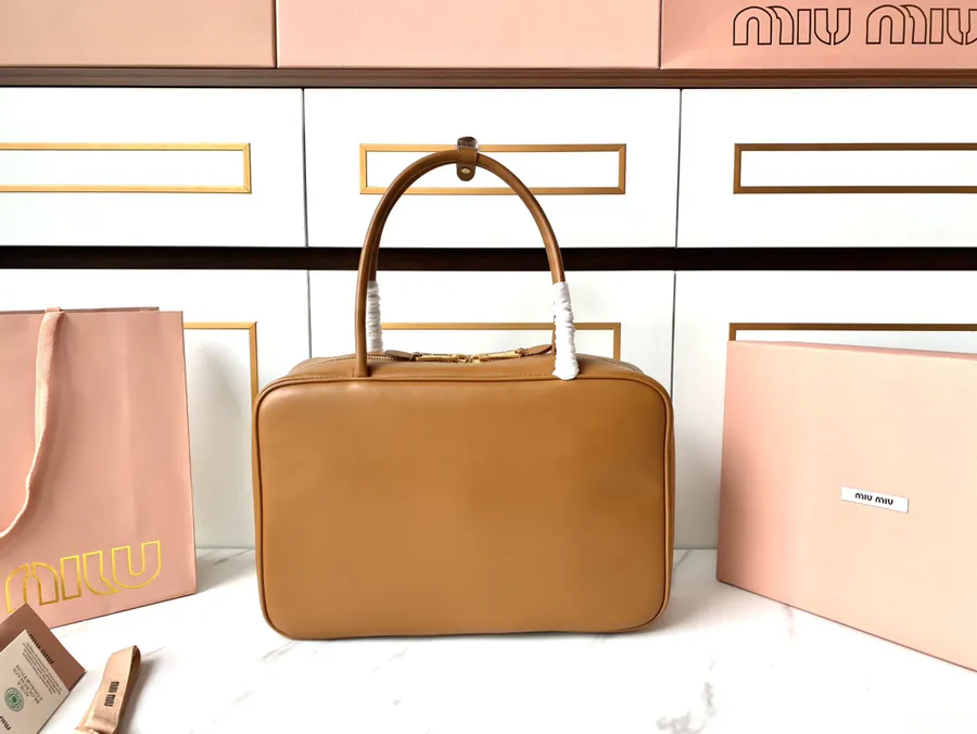 Beau Handbag in Grained Calfskin