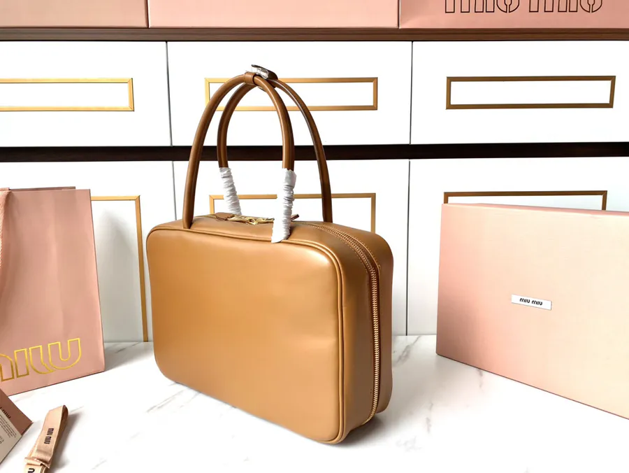 Beau Handbag in Grained Calfskin