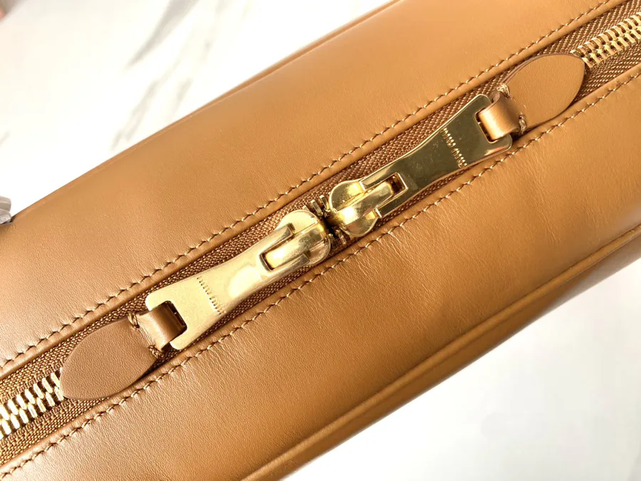 Beau Handbag in Grained Calfskin