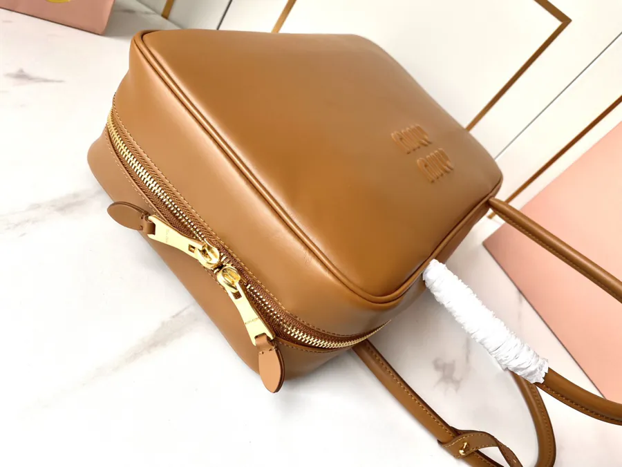 Beau Handbag in Grained Calfskin