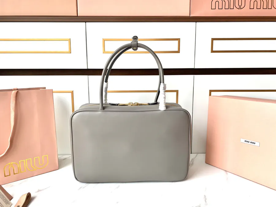 Beau Handbag in Grained Calfskin