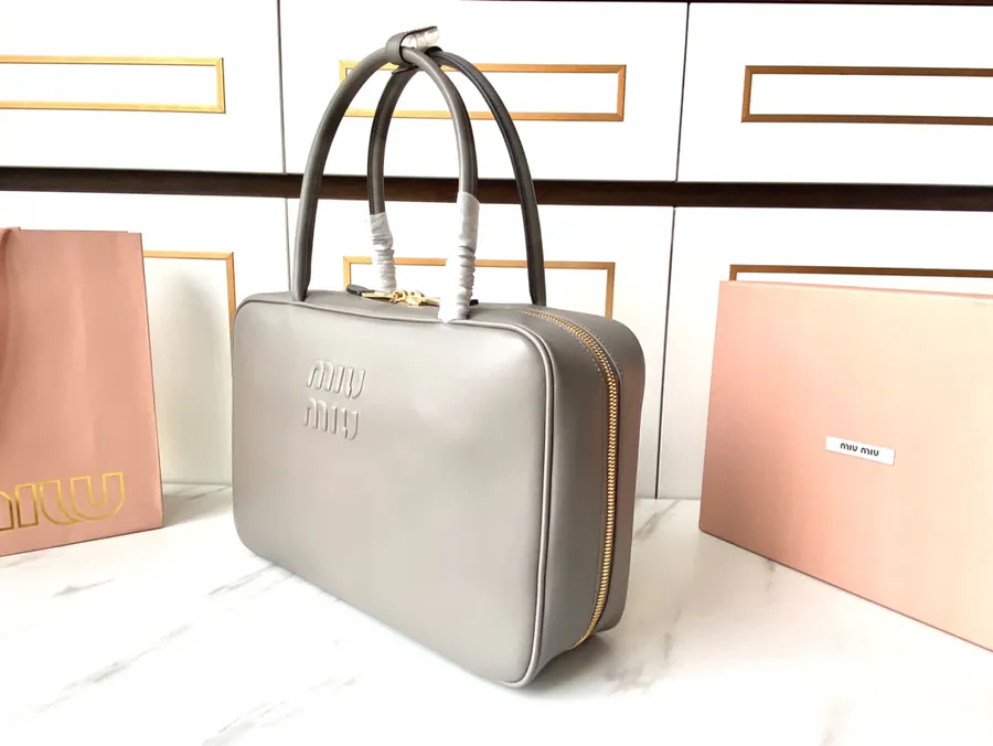 Beau Handbag in Grained Calfskin