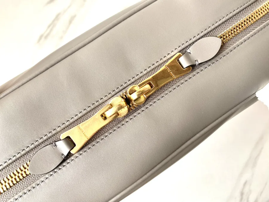 Beau Handbag in Grained Calfskin