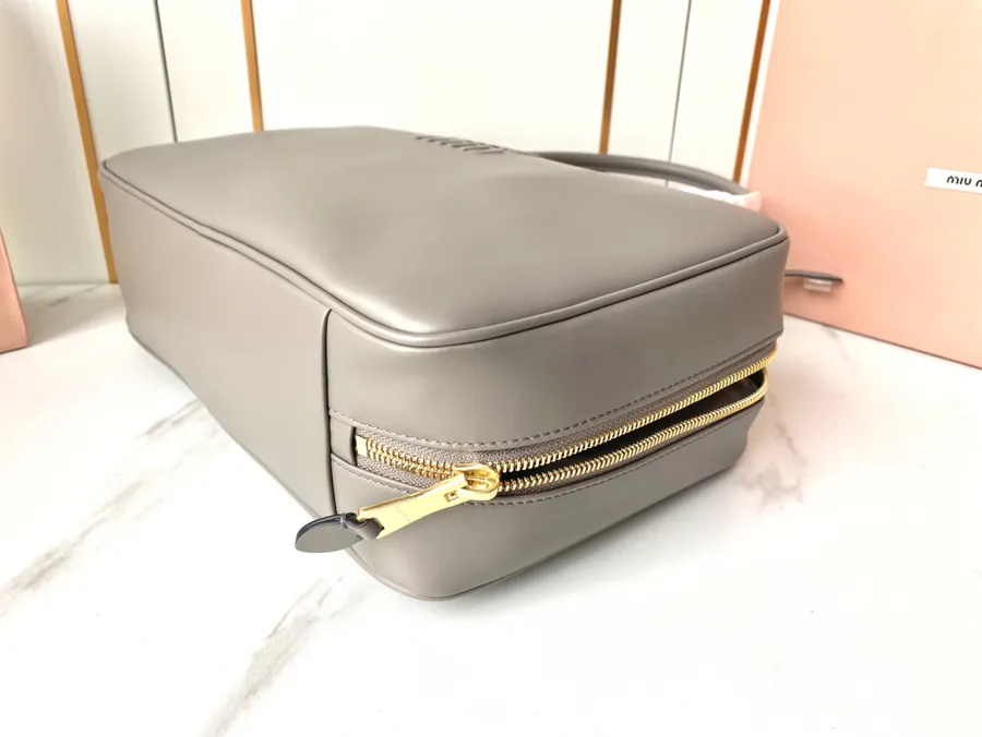 Beau Handbag in Grained Calfskin