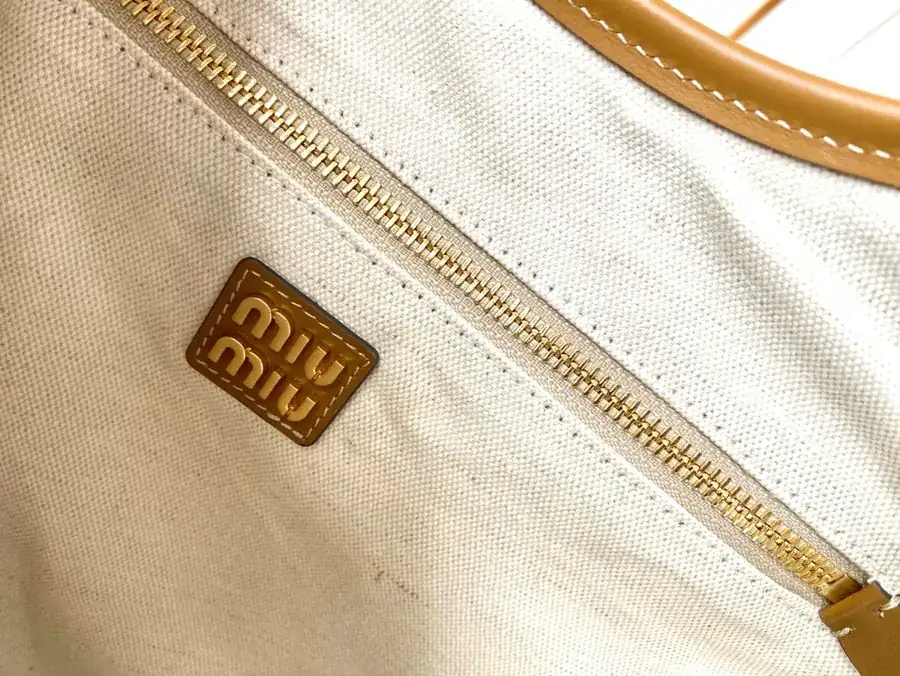 Miu New Isetan Limited Tote Bag in Caramel