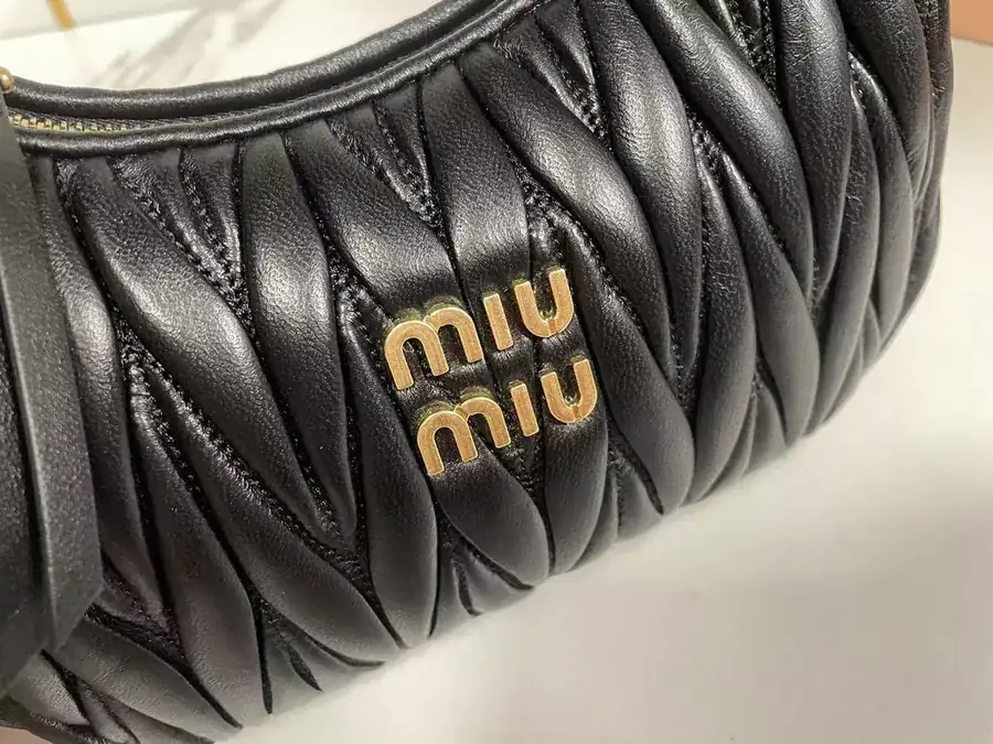 MiuWander Handbag with Classic Matelasse Texture