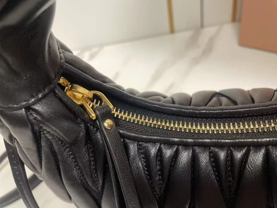 MiuWander Handbag with Classic Matelasse Texture