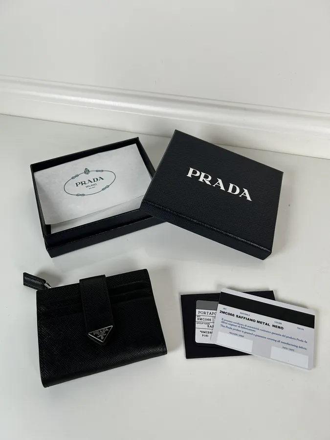 P House Latest Triangle Micro Logo Card Case
