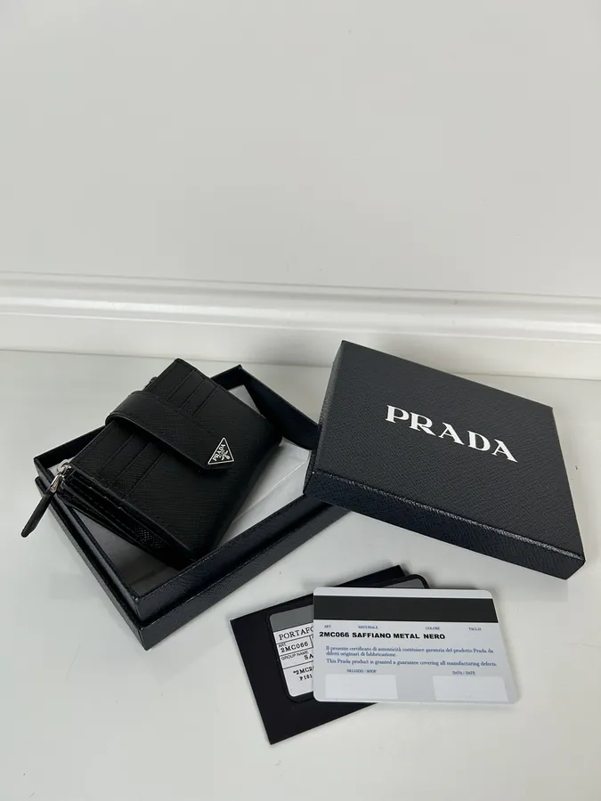 P House Latest Triangle Micro Logo Card Case