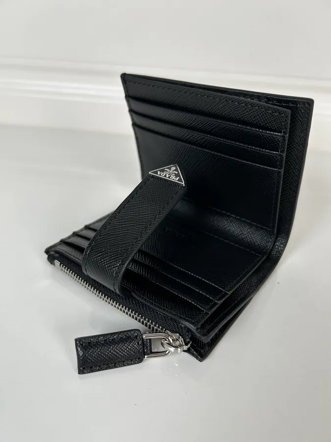 P House Latest Triangle Micro Logo Card Case